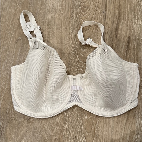 Chantelle Aeria Lightweight Mesh Convertible Bra - Picture 2 of 5